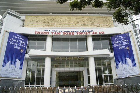 Tất cả những nhà hát xây trước 1954 chỉ là những hội trường đa năng... Tất cả những nhà hát xây trước 1954 chỉ là những hội trường đa năng...