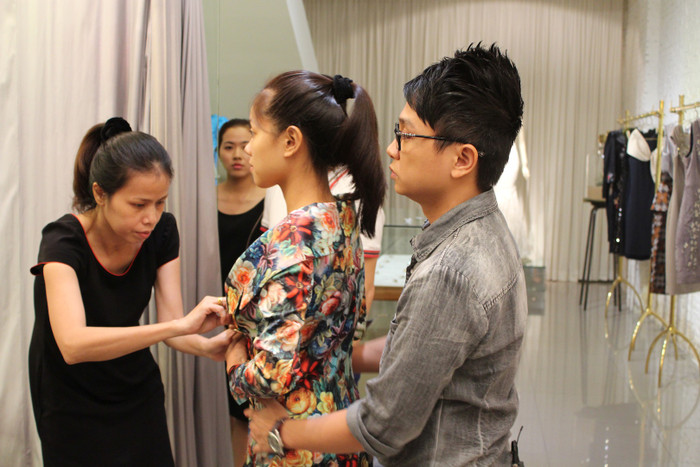 Hoàng Quyên được vào Top 3 một phần không nhỏ là do sự "cứu vớt" của Ban giám khảo trong gala 6. Tuy nhiên, Hoàng Quyên vẫn được đánh giá là một trong những thí sinh có giọng tốt nhất Vietnam Idol 2012. Hoàng Quyên được vào Top 3 một phần không nhỏ là do sự "cứu vớt" của Ban giám khảo trong gala 6. Tuy nhiên, Hoàng Quyên vẫn được đánh giá là một trong những thí sinh có giọng tốt nhất Vietnam Idol 2012.