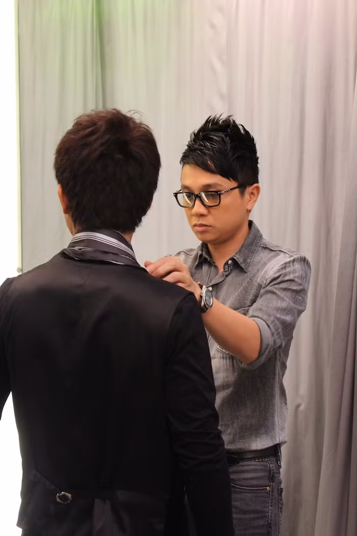 Ya Suy là một trong những thí sinh được chú ý nhiều nhất trong chương trình Vietnam Idol 2012. Anh vững vàng lọt vào Top 3 bằng "ba chân": Chân thật, chân chính và chân thành. Đặc biệt, trong gala 8, đạo diễn Nguyễn Quang Dũng đã hào phóng ví Ya Suy như Nguyễn Hải Phong.