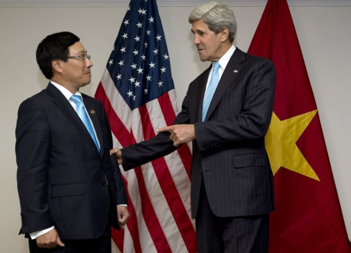 Phó Thủ tướng kiêm Bộ trưởng Ngoại giao Phạm Bình Minh và Ngoại trưởng Mỹ John Kerry Phó Thủ tướng kiêm Bộ trưởng Ngoại giao Phạm Bình Minh và Ngoại trưởng Mỹ John Kerry