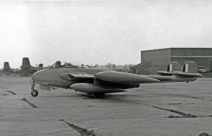de Havilland Venom của Anh.