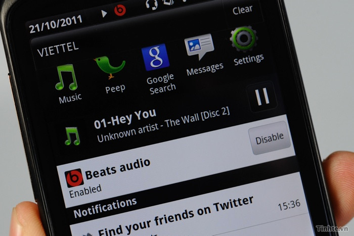 Màn hình sẽ là cái mà các bạn thấy ấn tượng nhất mà các bạn thấy, màu sắc rất rực sỡ và màu trắng thì rất trắng và hơn xanh thay vì vàng. Màu trên Sensation XE giống như màu trên Desize S, hay Mozart nhìn rất thích mắt. Màn hình của Sensation là 540x960, khá cao và dọc hơn so với các máy Android cao cấp khác nên nhìn hình ảnh và chữ mịn, sắc nét. Màn hình sẽ là cái mà các bạn thấy ấn tượng nhất mà các bạn thấy, màu sắc rất rực sỡ và màu trắng thì rất trắng và hơn xanh thay vì vàng. Màu trên Sensation XE giống như màu trên Desize S, hay Mozart nhìn rất thích mắt. Màn hình của Sensation là 540x960, khá cao và dọc hơn so với các máy Android cao cấp khác nên nhìn hình ảnh và chữ mịn, sắc nét.