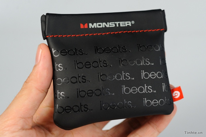 Bạn sẽ thấy sự khác biệt rất rõ rệt giữa việc nghe nhạc ở chế độ tắt và mở chức năng Beats Audio trên Sensation XE và kể cả các chiếc máy điện thoại khác. Âm thanh ra được được tinh chỉnh lại rất nhiều và những gì chúng ta có được là âm thanh mạnh mẽ hơn, tách rời hơn và rõ ràng hơn. Thực sự mình không rõ là HTC có nhét thêm phần cứng xử lý âm thanh vào Sensatin XE hay không hay chỉ đơn giản là sự tinh chỉnh, xử lý, thuật toán phần mềm. Bạn sẽ thấy sự khác biệt rất rõ rệt giữa việc nghe nhạc ở chế độ tắt và mở chức năng Beats Audio trên Sensation XE và kể cả các chiếc máy điện thoại khác. Âm thanh ra được được tinh chỉnh lại rất nhiều và những gì chúng ta có được là âm thanh mạnh mẽ hơn, tách rời hơn và rõ ràng hơn. Thực sự mình không rõ là HTC có nhét thêm phần cứng xử lý âm thanh vào Sensatin XE hay không hay chỉ đơn giản là sự tinh chỉnh, xử lý, thuật toán phần mềm.