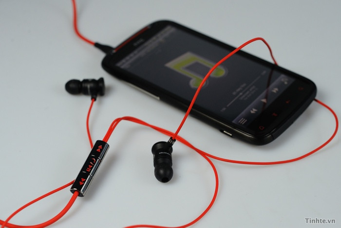 HTC nâng cấp tốc độ CPU, nâng dung lượng pin và có thể là dùng màn hình SLCD khác hoặc tinh chỉnh lại màu. Pin trên Sensation XE là 1730mAh, cao hơn so với 1520mAh trên Sensation thường. HTC nâng cấp tốc độ CPU, nâng dung lượng pin và có thể là dùng màn hình SLCD khác hoặc tinh chỉnh lại màu. Pin trên Sensation XE là 1730mAh, cao hơn so với 1520mAh trên Sensation thường.