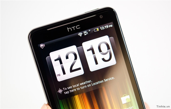 Dải loa thoại đặc trưng của HTC, camera phụ 1,3MP Dải loa thoại đặc trưng của HTC, camera phụ 1,3MP