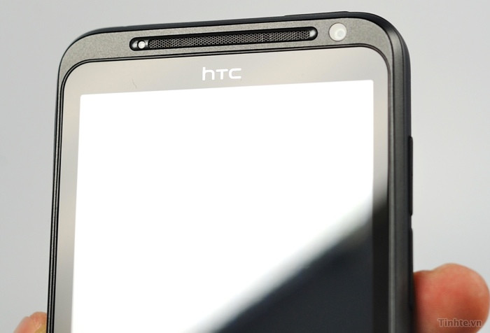 Lỗ loa được khoét sâu xuống dưới mặt bằng chung