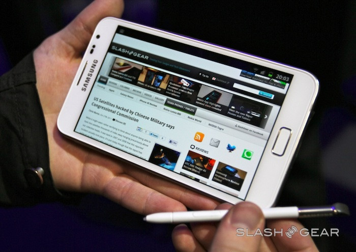 Các ứng dụng của bên thứ ba dùng được với bút S-Pen được Samsung nhắc tới đó là OmniSketch (ứng dụng vẽ), ComicBook! (cho phép người dùng tự tạo truyện tranh) và Sooner Workplace (chỉnh sửa, chia sẻ tài liệu).