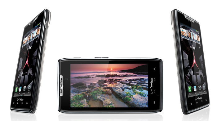 Màn hình cảm ứng của DROID RAZR được Motorola xác nhận có kích thước 4,3 inch, độ phân giải đạt chuẩn qHD cho tỷ lệ tương phản và độ bão hòa màu sắc đều cao hơn khi đem so sánh với iPhone 4S. Ngoài ra, màn hình máy còn được bảo vệ bởi một lớp kính chịu lực Gorilla cùng bộ khung viền làm từ sợi Kevlar, giúp chống thấm nước, bụi bẩn và va đập cho thiết bị Màn hình cảm ứng của DROID RAZR được Motorola xác nhận có kích thước 4,3 inch, độ phân giải đạt chuẩn qHD cho tỷ lệ tương phản và độ bão hòa màu sắc đều cao hơn khi đem so sánh với iPhone 4S. Ngoài ra, màn hình máy còn được bảo vệ bởi một lớp kính chịu lực Gorilla cùng bộ khung viền làm từ sợi Kevlar, giúp chống thấm nước, bụi bẩn và va đập cho thiết bị