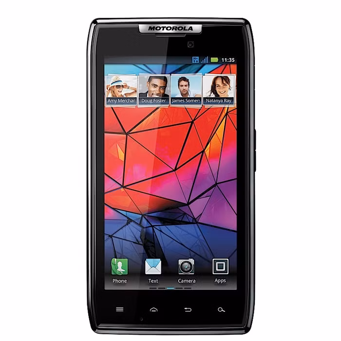 Về sức mạnh phần cứng, Motorola DROID RAZR sử dụng chip xử lý lõi kép TI OMAP 4430 tốc độ 1,2GHz, 1 GB RAM, bộ nhớ trong 16 GB (người dùng có thể mở rộng dung lượng lưu trữ lên gấp đôi qua khe gắn thẻ nhớ microSD) và viên pin 1800 mAh. Sản phẩm trang bị 2 camera, camera chính của máy có độ phân giải 8 MP cho khả năng quay phim HD 1080p.