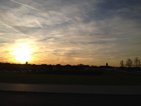 iPhone 4S cũng cho chất lượng tương tự, màu có sáng hơn 1 chút. iPhone 4S cũng cho chất lượng tương tự, màu có sáng hơn 1 chút.