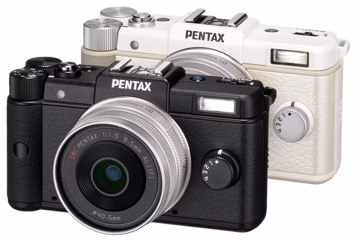 Pentax Q Loại máy ảnh nhỏ nhất trong các dòng không gương mà có thể thay ống kính chính là Pentax Q. Chiếc máy chỉ nặng 235g, trang bị cảm biến ảnh 12,4-megapixel, ống kính có độ mở lớn F/1.9, đèn flash và màn hình 3-inch. Giá: 16,6 triệu đồng (800 USD) Pentax Q Loại máy ảnh nhỏ nhất trong các dòng không gương mà có thể thay ống kính chính là Pentax Q. Chiếc máy chỉ nặng 235g, trang bị cảm biến ảnh 12,4-megapixel, ống kính có độ mở lớn F/1.9, đèn flash và màn hình 3-inch. Giá: 16,6 triệu đồng (800 USD)