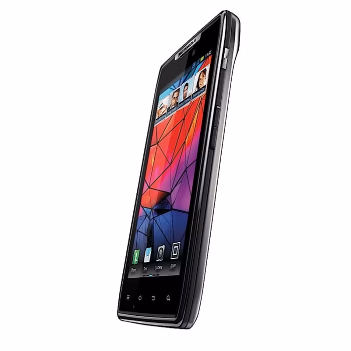 Đặc biệt, do có hỗ trợ 4G LTE, DROID RAZR còn tích hợp thêm một số tính năng để có thể khai thác sức mạnh từ chuẩn mạng tiên tiến này như MotoCast - tính năng giúp hiển thị thông tin, sử dụng dịch vụ giải trí đa phương tiện một cách nhanh chóng dựa trên nền điện toán đám mây hay Citrix Receiver - tính năng cho phép truy cập máy tính từ xa qua công nghệ ảo hóa trực tuyến...