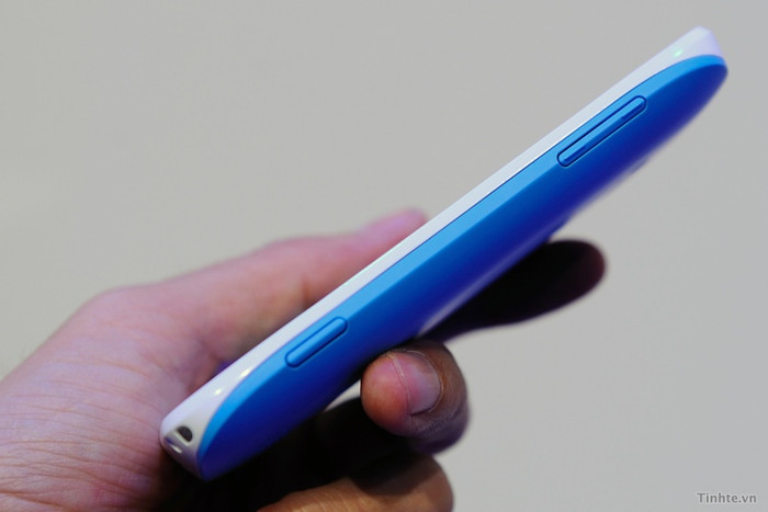 Windows Phone 7.5 trên Nokia cơ bản không khác với các máy khác như HTC Titan. Có 3 phần mềm làm cho nó khác biệt là Nokia Drive, Nokia Music và Nokia Maps. Windows Phone 7.5 trên Nokia cơ bản không khác với các máy khác như HTC Titan. Có 3 phần mềm làm cho nó khác biệt là Nokia Drive, Nokia Music và Nokia Maps.