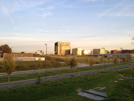 Nhưng qua iPhone 4S lại sáng hẳn lên. Nhưng qua iPhone 4S lại sáng hẳn lên.