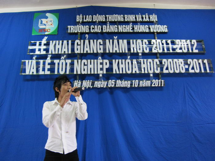 Mặc dù trời mưa và lạnh nhưng đã không làm mất khi cái nhiệt huyết của tuổi trẻ Mặc dù trời mưa và lạnh nhưng đã không làm mất khi cái nhiệt huyết của tuổi trẻ