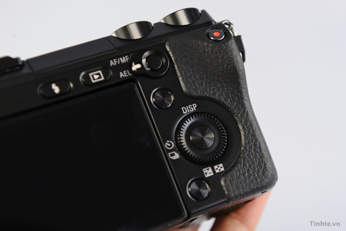 Hệ thống điều khiển phía sau giống với các máy NEX khác nhưng mà có thêm các nút chức năng riêng giúp người dùng có thể thao tác nhanh hơn. Hệ thống điều khiển phía sau giống với các máy NEX khác nhưng mà có thêm các nút chức năng riêng giúp người dùng có thể thao tác nhanh hơn.