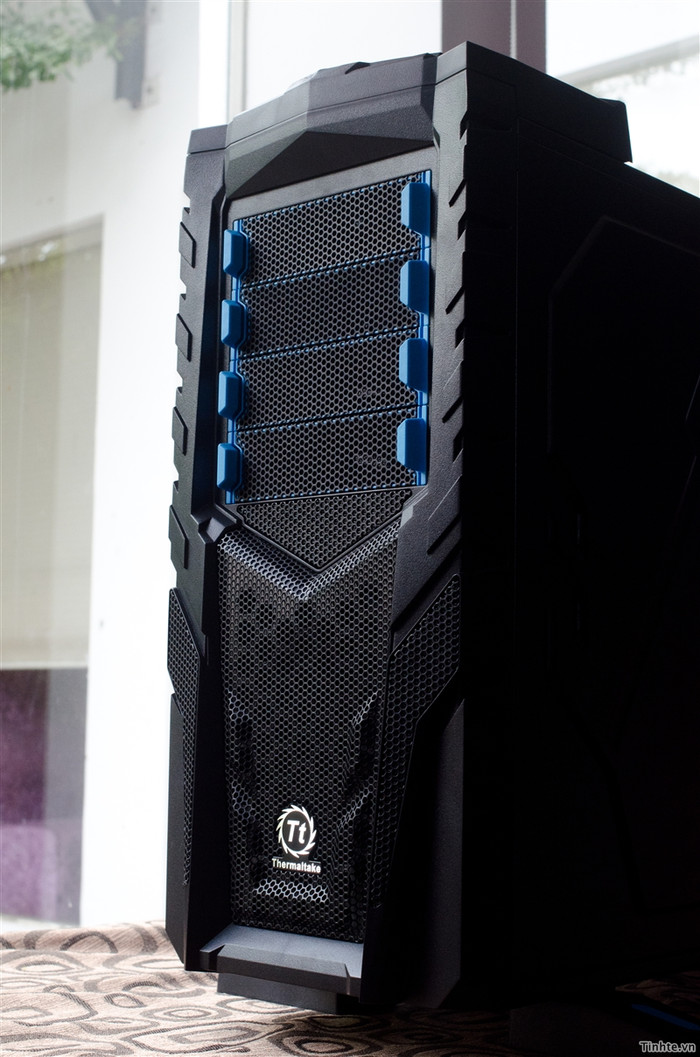 Mặt trước chỉ có mỗi logo Thermaltake