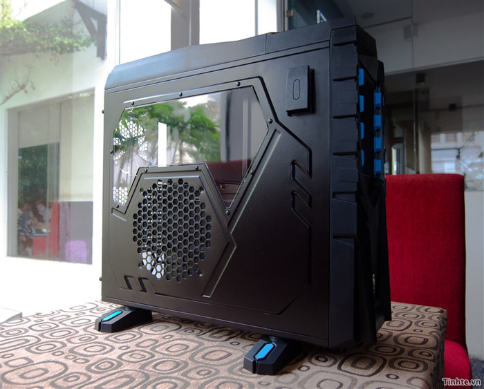 Thermaltake Chaser MK-I được làm bằng chất liệu SECC, kích thước 567,9 x 237 x 581,6 mm, nặng 12,3 kg và đang được công ty Sao Biển phân phối với giá bán lẻ là 4,1 triệu đồng (đã bao gồm thuế VAT).