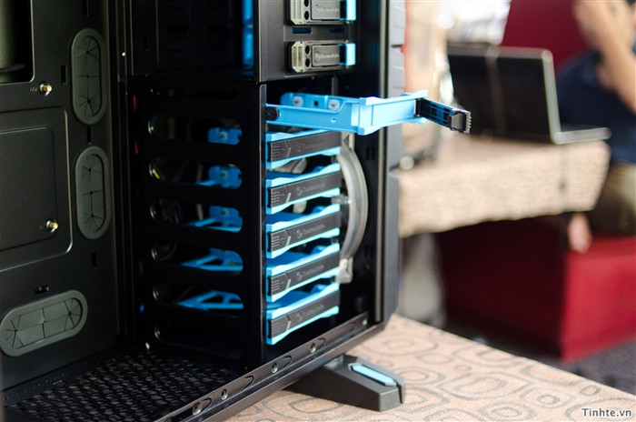 Giá đỡ ổ cứng làm bằng nhựa