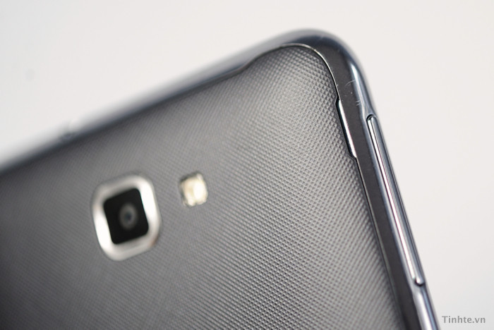 Galaxy Note hỗ trợ tính năng WiFi Direct để chia sẻ dữ liệu giữa các máy hỗ trợ với nhau nhưng khi mình thử với 1 thiết bị khác cũng dùng WiFi Direct thì chưa thành công, có lẽ là do firmware hiện tại còn chưa hoàn chỉnh. Galaxy Note hỗ trợ tính năng WiFi Direct để chia sẻ dữ liệu giữa các máy hỗ trợ với nhau nhưng khi mình thử với 1 thiết bị khác cũng dùng WiFi Direct thì chưa thành công, có lẽ là do firmware hiện tại còn chưa hoàn chỉnh.