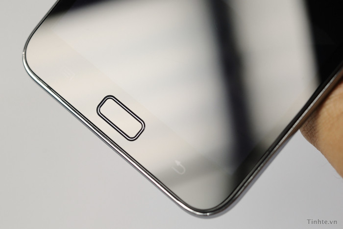 Còn khi thao tác với bút thì 1 phần do firmware chưa hoàn chỉnh nên chưa nhanh như mong đợi nhưng vẫn đáp ứng tốt nhu cầu ghi chép. Tất cả các công nghệ mới nhất đều được Samsung tích hợp sẵn vào Note, từ NFC (tuỳ chọn), Gyroscope, HSDPA 21Mbps cho đến WiFi Direct. Để đáp ứng cấu hình trên thì Samsung trang bị cho Galaxy Note pin dung lượng cao 2500mAh. Còn khi thao tác với bút thì 1 phần do firmware chưa hoàn chỉnh nên chưa nhanh như mong đợi nhưng vẫn đáp ứng tốt nhu cầu ghi chép. Tất cả các công nghệ mới nhất đều được Samsung tích hợp sẵn vào Note, từ NFC (tuỳ chọn), Gyroscope, HSDPA 21Mbps cho đến WiFi Direct. Để đáp ứng cấu hình trên thì Samsung trang bị cho Galaxy Note pin dung lượng cao 2500mAh.