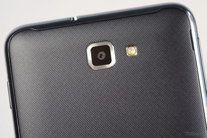 Samsung Galaxy Note sử dụng camera 8MP và đèn flash LED. Camera này cho chất lượng ảnh khá tốt và có rất nhiều tính năng nâng cao, cho phép bù trừ sáng, thay đổi ISO tay... và người dùng cũng có thể tạo shortcut riêng cho những tùy chỉnh camera hay dùng. Samsung Galaxy Note sử dụng camera 8MP và đèn flash LED. Camera này cho chất lượng ảnh khá tốt và có rất nhiều tính năng nâng cao, cho phép bù trừ sáng, thay đổi ISO tay... và người dùng cũng có thể tạo shortcut riêng cho những tùy chỉnh camera hay dùng.