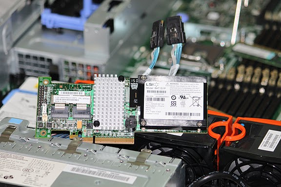 IBM x3850x5 sử dụng Cạc điều khiển ổ cứng như dòng máy x3650M3 IBM x3850x5 sử dụng Cạc điều khiển ổ cứng như dòng máy x3650M3