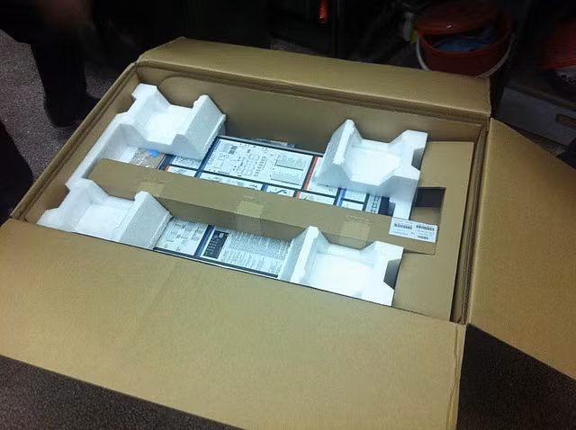 Ngay sau khi mở nắp thùng