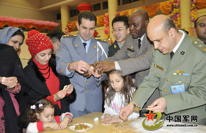 Học viên quân sự nước ngoài đón tết Âm tại Trung Quốc ảnh 18 Học viên quân sự nước ngoài đón tết Âm tại Trung Quốc ảnh 18