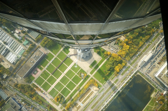 Tháp truyền hình Ostankino và quang cảnh bên dưới, bên trong, xung quanh. Tháp truyền hình Ostankino và quang cảnh bên dưới, bên trong, xung quanh.