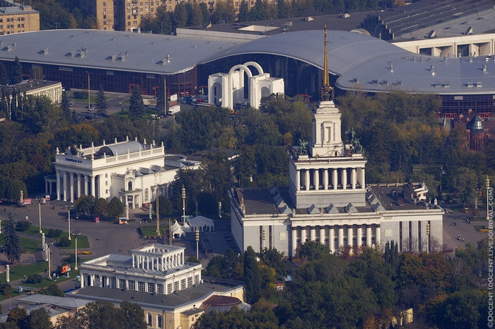 Tháp truyền hình Ostankino và quang cảnh bên dưới, bên trong, xung quanh. Tháp truyền hình Ostankino và quang cảnh bên dưới, bên trong, xung quanh.