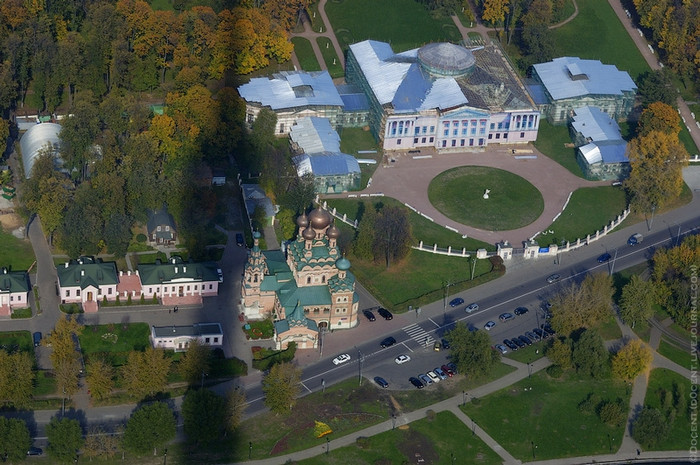 Tháp truyền hình Ostankino và quang cảnh bên dưới, bên trong, xung quanh. Tháp truyền hình Ostankino và quang cảnh bên dưới, bên trong, xung quanh.