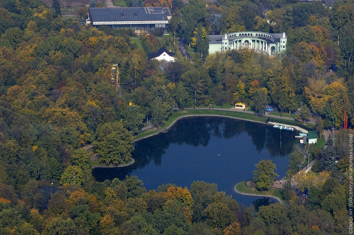 Tháp truyền hình Ostankino và quang cảnh bên dưới, bên trong, xung quanh. Tháp truyền hình Ostankino và quang cảnh bên dưới, bên trong, xung quanh.