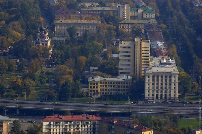 Tháp truyền hình Ostankino và quang cảnh bên dưới, bên trong, xung quanh. Tháp truyền hình Ostankino và quang cảnh bên dưới, bên trong, xung quanh.