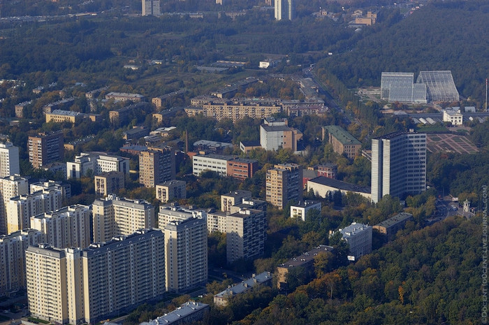 Tháp truyền hình Ostankino và quang cảnh bên dưới, bên trong, xung quanh. Tháp truyền hình Ostankino và quang cảnh bên dưới, bên trong, xung quanh.