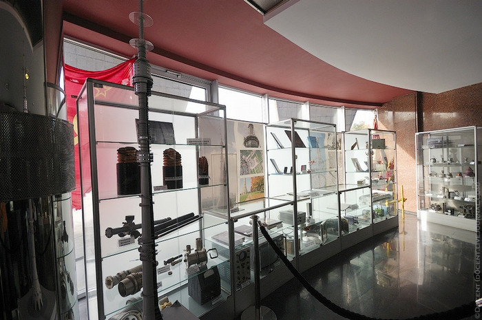 Tháp truyền hình Ostankino và quang cảnh bên dưới, bên trong, xung quanh. Tháp truyền hình Ostankino và quang cảnh bên dưới, bên trong, xung quanh.