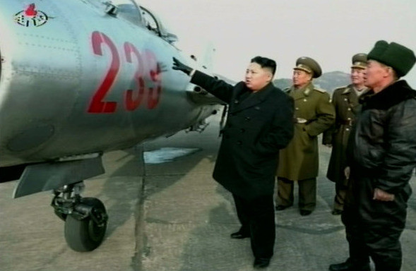 Tướng trẻ Kim Jong un thăm một đơn vị không quân