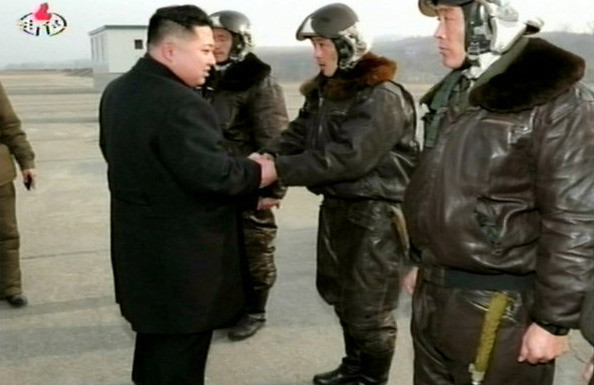 Tướng trẻ Kim Jong un thăm một đơn vị không quân