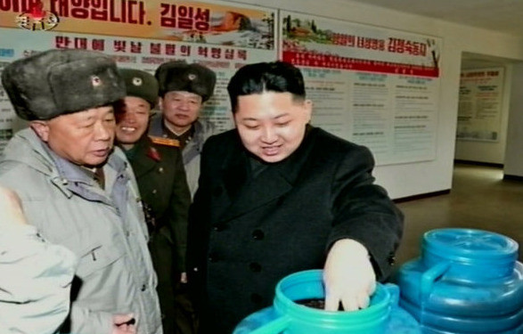 Tướng trẻ Kim Jong un thăm một đơn vị không quân