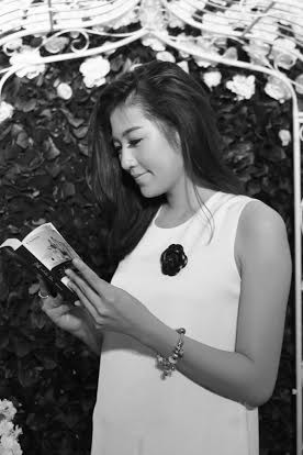 Tú Anh mơ ước trở thành một biên tập viên đài truyền hình. Tú Anh mơ ước trở thành một biên tập viên đài truyền hình.