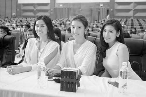 Á hậu Việt Nam 2012 Dương Tú Anh khẳng định: Bạn trẻ Việt Nam rất giỏi. Á hậu Việt Nam 2012 Dương Tú Anh khẳng định: Bạn trẻ Việt Nam rất giỏi.