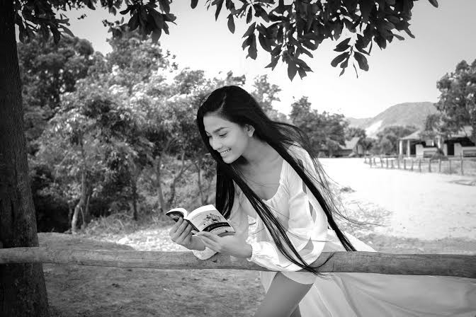 Trương Thị May "bật mí" sách hỗ trợ kiến thức kịp thời và giúp May tự tin hơn rất nhiều trong những cuộc giao lưu với bạn bè quốc tế. Trương Thị May "bật mí" sách hỗ trợ kiến thức kịp thời và giúp May tự tin hơn rất nhiều trong những cuộc giao lưu với bạn bè quốc tế.