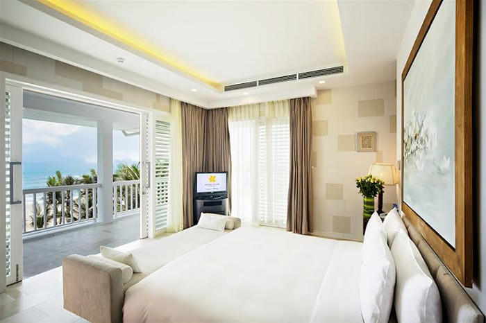 Các phòng ngủ được thiết kế hiện đại với không gian mở, đón ánh sáng tự nhiên. Gam màu sang trọng, cùng sự bài trí tinh tế nâng niu giấc ngủ của bạn giữa không gian của biển và trời. Các phòng ngủ được thiết kế hiện đại với không gian mở, đón ánh sáng tự nhiên. Gam màu sang trọng, cùng sự bài trí tinh tế nâng niu giấc ngủ của bạn giữa không gian của biển và trời.
