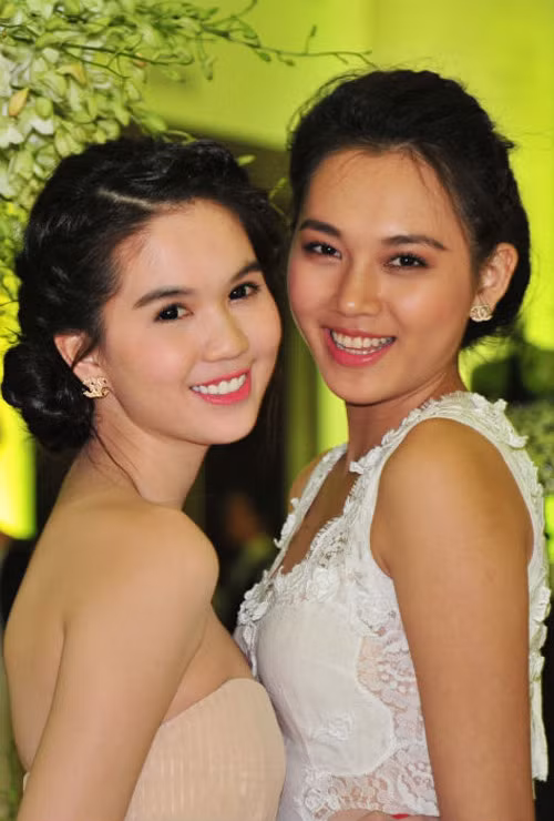 Cùng với Ngọc Trinh, Như Thảo cũng mê mẩn đôi khuyên tai của Chanel. Như Thảo đặc biệt hợp với thứ trang sức này bởi nó mang lại cho cô sự ngọt ngào, nữ tính mà vẫn quý phái, kiêu kỳ.