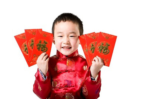 Hãy dạy trẻ biết trân trọng phong bao lì xì như là một món quà ý nghĩa, một niềm vui bất tận... Ảnh minh họa. Hãy dạy trẻ biết trân trọng phong bao lì xì như là một món quà ý nghĩa, một niềm vui bất tận... Ảnh minh họa.
