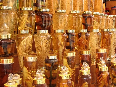 Tuy nhiên, khi mua những mặt hàng này, người tiêu dùng nên cẩn thận. Bởi hàng càng ít người biết thì càng có khả năng nhái, giả càng nhiều, đặc biệt là với những món hàng không rõ nguồn gốc, xuất xứ. Tuy nhiên, khi mua những mặt hàng này, người tiêu dùng nên cẩn thận. Bởi hàng càng ít người biết thì càng có khả năng nhái, giả càng nhiều, đặc biệt là với những món hàng không rõ nguồn gốc, xuất xứ.