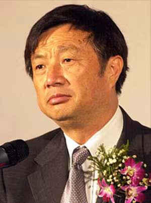 3. Ren Zhengfei Chức vị: nhà sáng lập kiêm chủ tịch Huawei Technologies. Tuổi: 67 Sau 21 năm thành lập, tập đoàn công nghệ Huawei Technologies của Ren Zhengfei đã lọt vào danh sách 500 công ty lớn nhất của Fortune Global. Triết lý kinh doanh của Ren cũng được đánh giá cao bởi nhiều công ty lớn cùng ngành. Không giống như nhiều công ty tìm cách phát triển bằng giá thành thấp, Huawei có quan điểm kinh doanh hết sức tiên tiến. Công ty này đầu tư 10% doanh thu hàng năm của mình vào R&D và gần một nửa số nhân viên của Huawei là nhân sự của R&D. Hiện Huawei vẫn chưa niêm yết cổ phiếu.