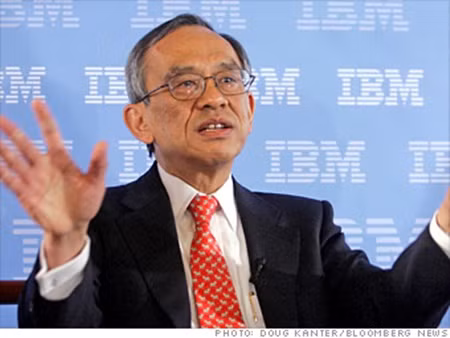 11. Henry Chow Chức vị: Cựu chủ tịch kiêm CEO của IBM tại Trung Quốc đại lục. Tuổi: 65 Trong suốt 40 năm làm việc tại tập đoàn công nghệ IBM, Henry Chow là người đặt nền móng cho IBM Trung Quốc. Ông giúp xây dựng Trung tâm dịch vụ toàn cầu và Trung tâm phát triển toàn cầu của IBM, thiết lập hệ thống đào tạo nhân lực và biến Trung Quốc trở thành thị trường chiến lược.