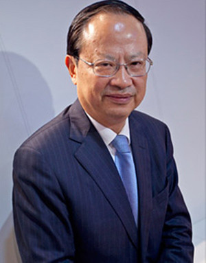 8. Wang Jianzhou Chức vị: Chủ tịch China Mobile. Age: 64 Từ China Mobile cho đến China Unicom, Wang Jianzhou là một trong những nhân vật có tầm ảnh hưởng đối với ngành viễn thông Trung Quốc. Năm ngoái, Wang Jianzhou đã được trao giải thưởng chủ tịch xuất sắc trong GSMA Mobile World Congress được tổ chức tại Barcelona. Giải thưởng được thành lập năm 1995 này được dùng để vinh danh những cá nhân có đóng góp đáng kể cho sự phát triển của ngành viễn thông Trung Quốc. 8. Wang Jianzhou Chức vị: Chủ tịch China Mobile. Age: 64 Từ China Mobile cho đến China Unicom, Wang Jianzhou là một trong những nhân vật có tầm ảnh hưởng đối với ngành viễn thông Trung Quốc. Năm ngoái, Wang Jianzhou đã được trao giải thưởng chủ tịch xuất sắc trong GSMA Mobile World Congress được tổ chức tại Barcelona. Giải thưởng được thành lập năm 1995 này được dùng để vinh danh những cá nhân có đóng góp đáng kể cho sự phát triển của ngành viễn thông Trung Quốc.