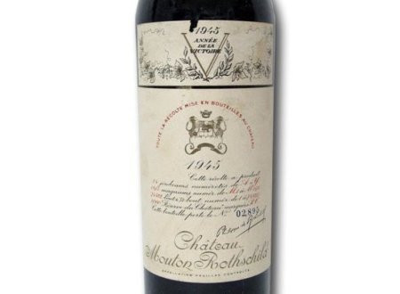 5. 1945 Chateau mouton Rothschild Năm 1997, một doanh nhân ẩn danh đã mua chai rượu Chateau Mouton Rothschild 1945 với giá 114.614 USD tại nhà đấu giá Christie's, London. Đây được xem là một trong những loại rượu vang ngon nhất của thế kỷ trước. Năm 1997, một doanh nhân ẩn danh đã mua chai rượu Chateau Mouton Rothschild 1945 với giá 114.614 USD tại nhà đấu giá Christie's, London. Đây được xem là một trong những loại rượu vang ngon nhất của thế kỷ trước. 5. 1945 Chateau mouton Rothschild Năm 1997, một doanh nhân ẩn danh đã mua chai rượu Chateau Mouton Rothschild 1945 với giá 114.614 USD tại nhà đấu giá Christie's, London. Đây được xem là một trong những loại rượu vang ngon nhất của thế kỷ trước. Năm 1997, một doanh nhân ẩn danh đã mua chai rượu Chateau Mouton Rothschild 1945 với giá 114.614 USD tại nhà đấu giá Christie's, London. Đây được xem là một trong những loại rượu vang ngon nhất của thế kỷ trước.